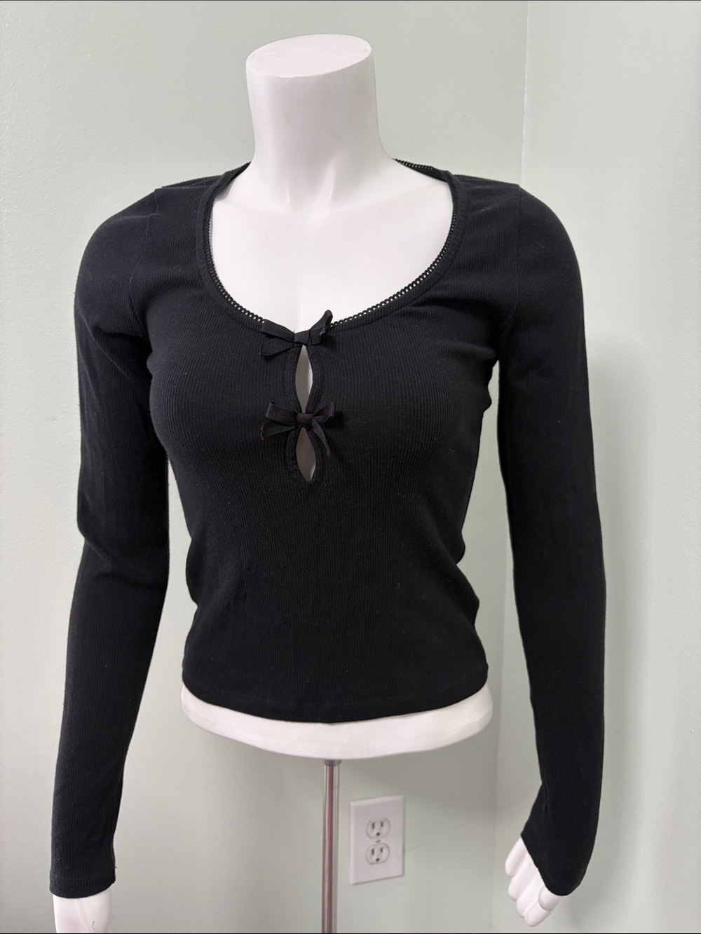 American Eagle Black Ribbed Long Sleeve Keyhole BowTop Size Small